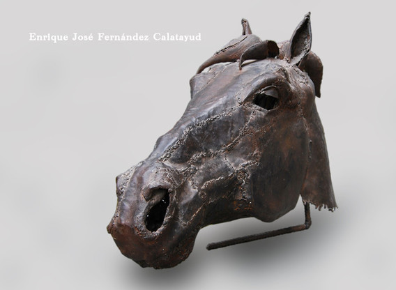 Escultura cabeza de caballo